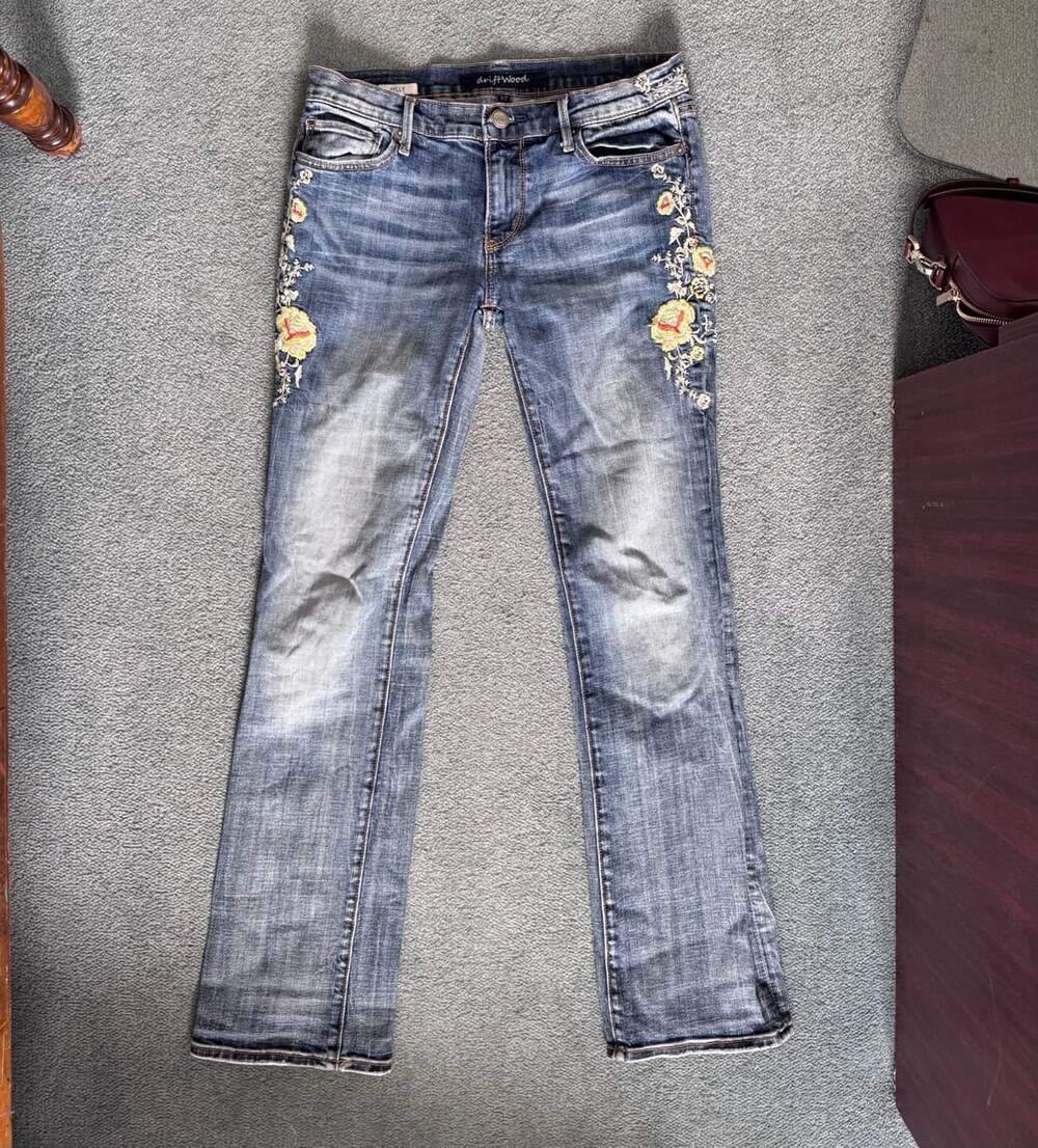 Driftwood Kelly Embroidered Floral Bootcut Jeans 27
